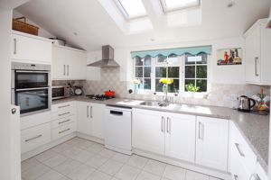 Kitchen/Breakfast Room- click for photo gallery